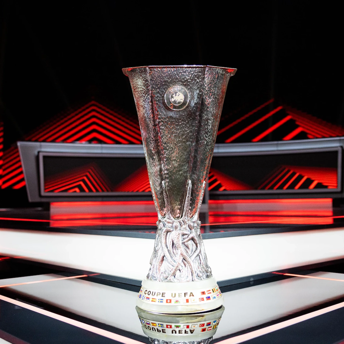 Trofi Liga Eropa UEFA – coba prediksi pemenangnya dan menangkan hadiah besar